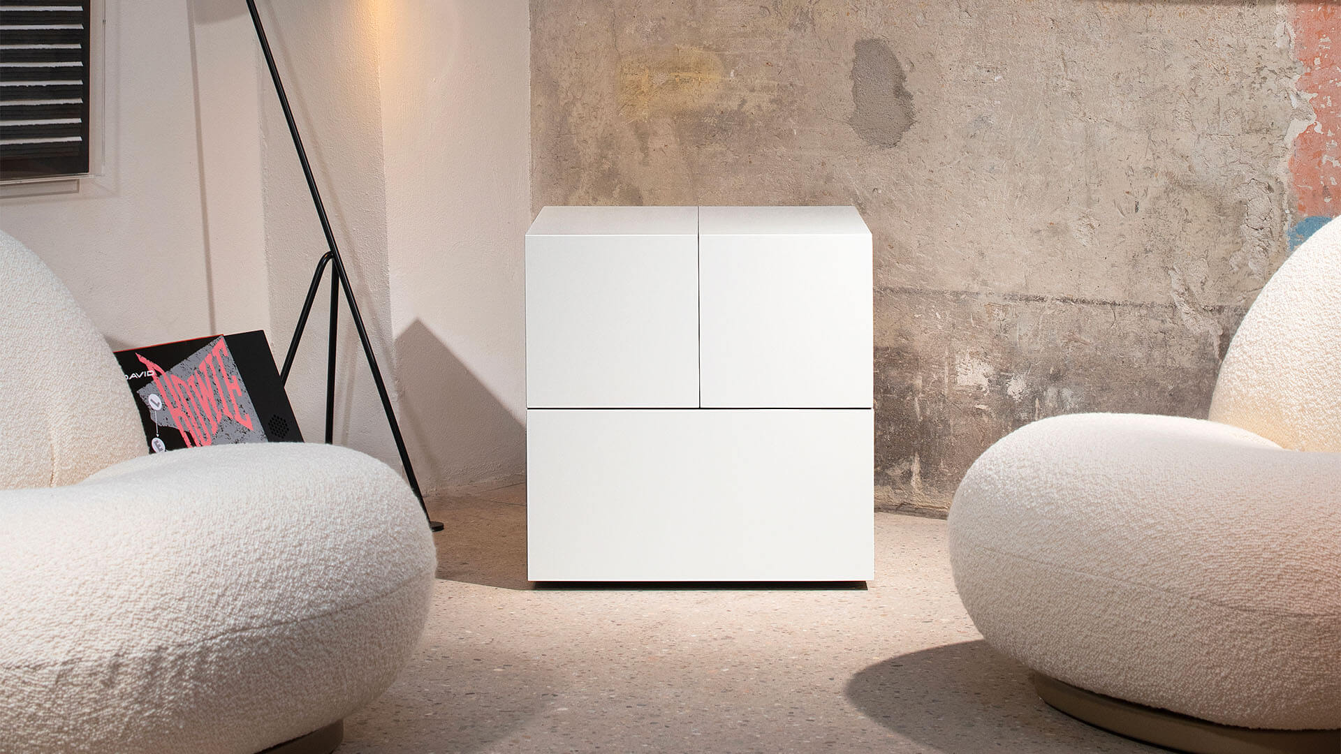 brionvega-totem-bianco-radio-verticale-design image 7